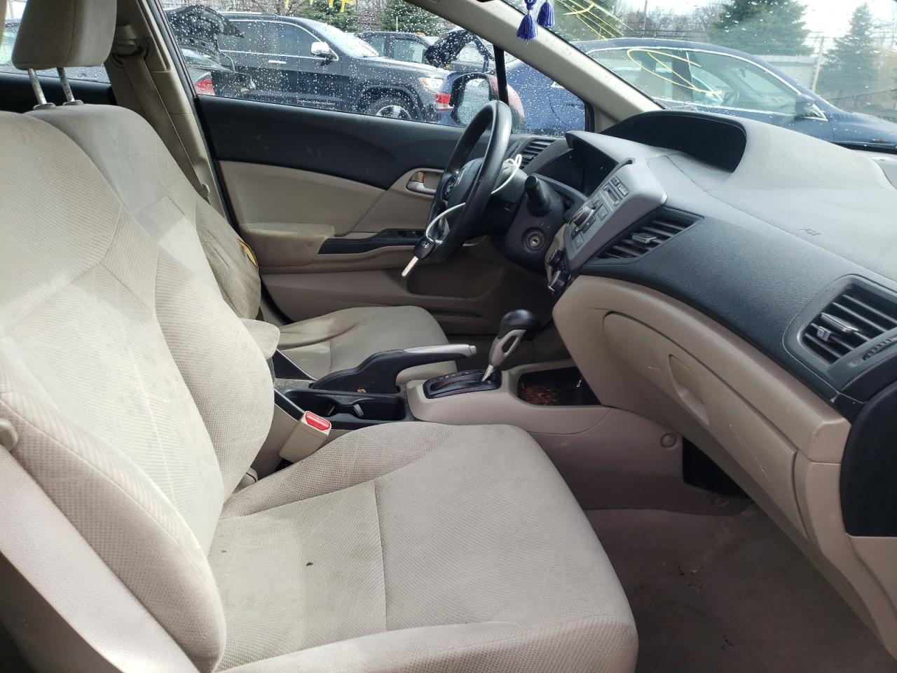 Photo 5 from auction – 2012 HONDA CIVIC LX with VIN 19XFB2F55CE329310