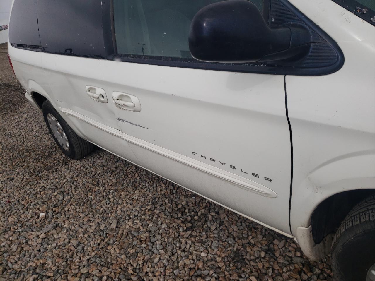 Photo 9 from auction – 2001 CHRYSLER TOWN & COU with VIN 2C4GP44311R343218