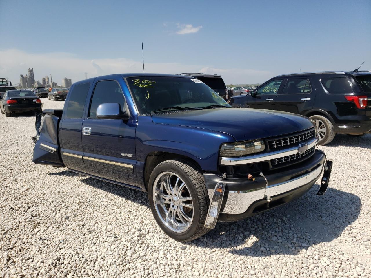CHEVROLET SILVERADO 2000 with VIN 2GCEC19T9Y1408724 - Photo from auction