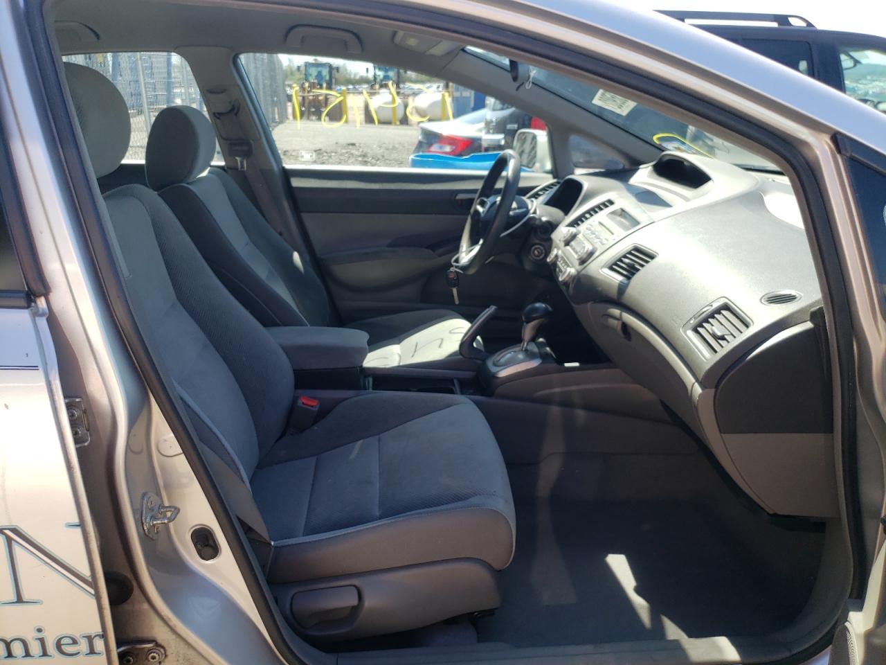 Photo 5 from auction – 2011 HONDA CIVIC LX with VIN 2HGFA1F52BH306682