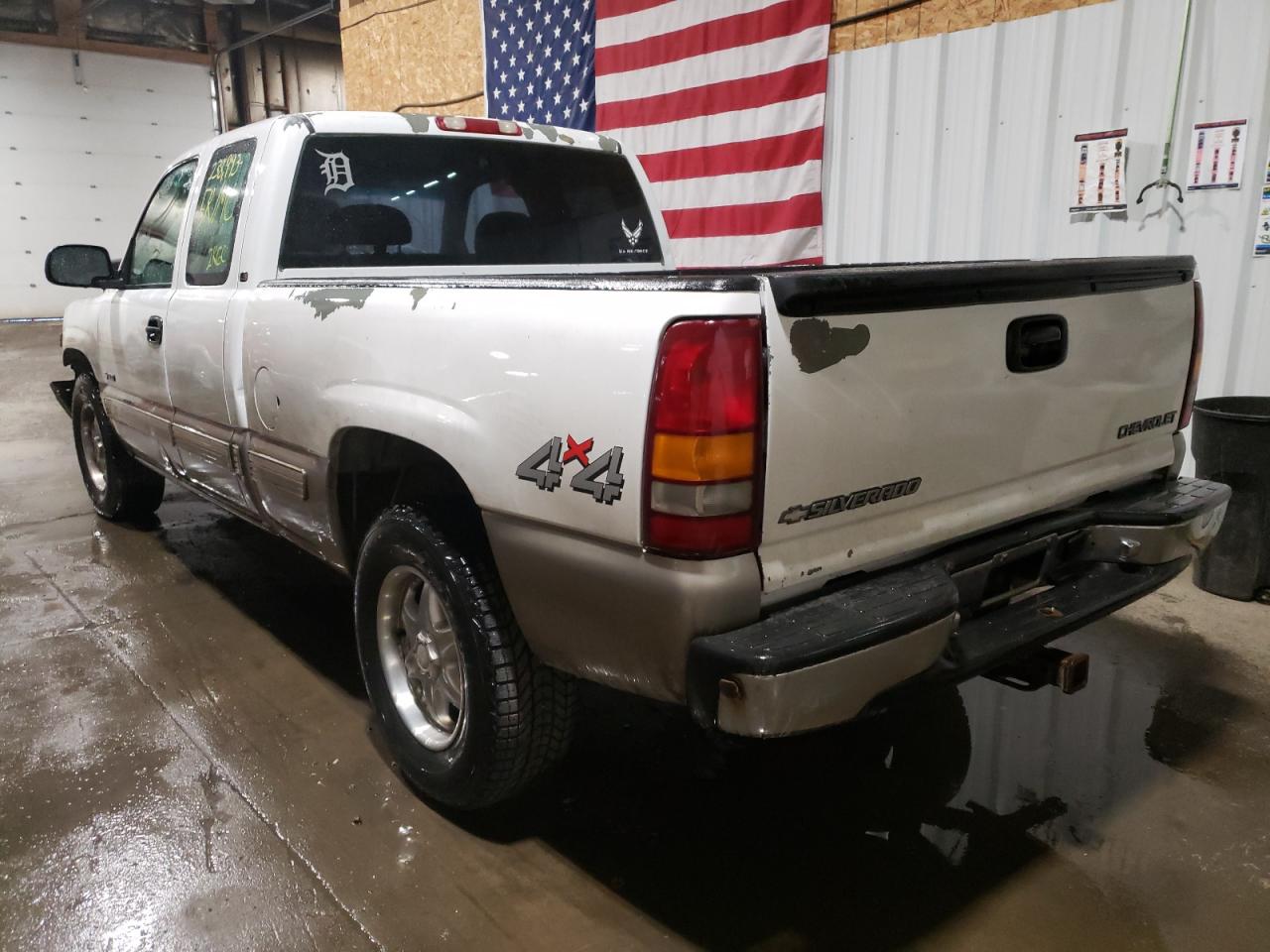 Photo 3 from auction – 2002 CHEVROLET SILVERADO with VIN 2GCEK19T121161824