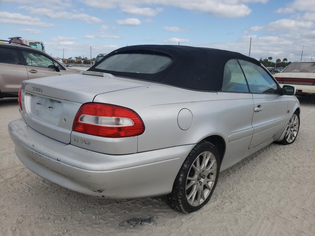 Photo 4 from auction – 2004 VOLVO C70 LPT with VIN YV1NC63D74J063086