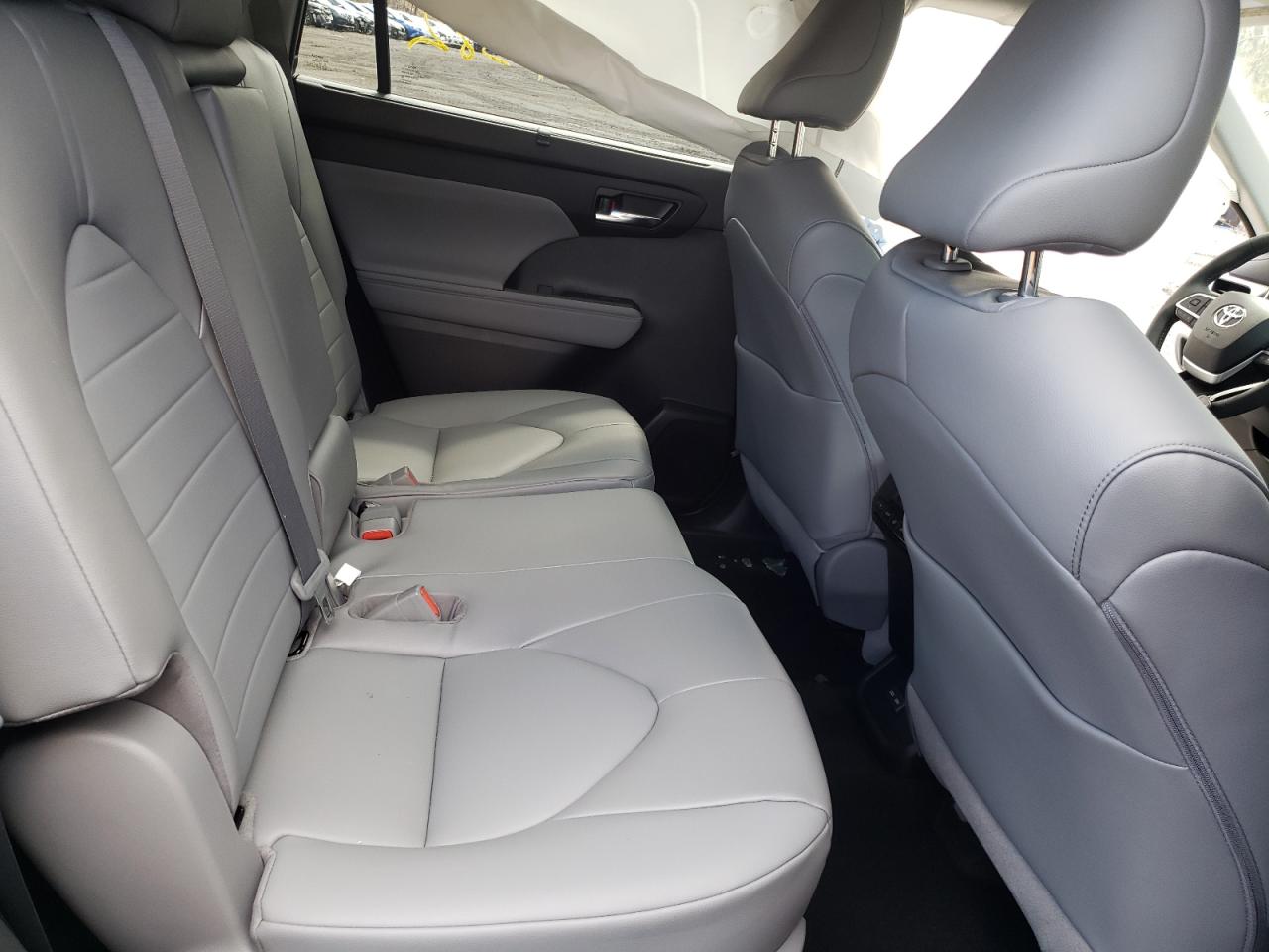 Photo 6 from auction – 2022 TOYOTA HIGHLANDER with VIN 5TDHZRBHXNS569636