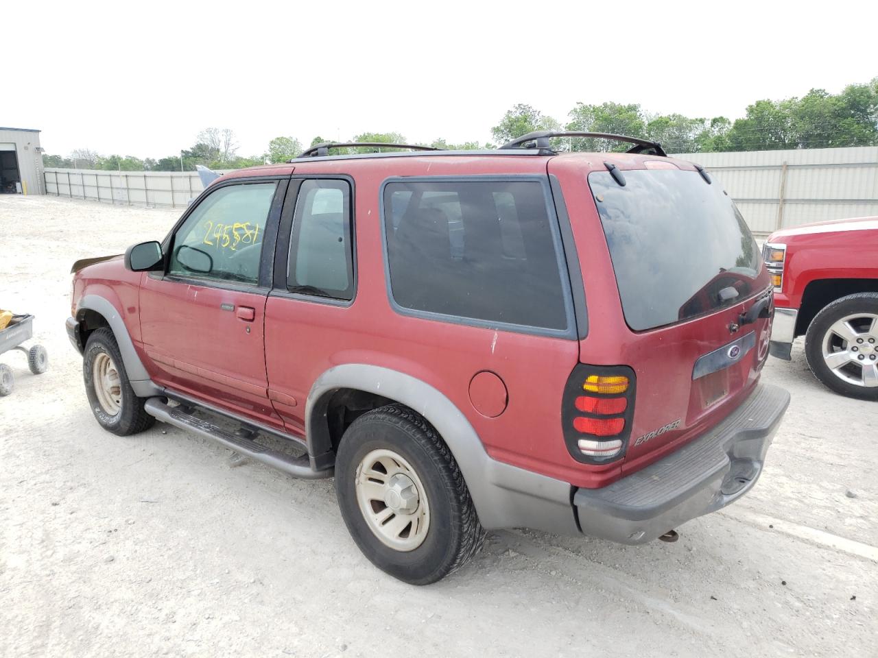 Photo 3 from auction – 2000 FORD EXPLORER S with VIN 1FMCU60E3YUA66817