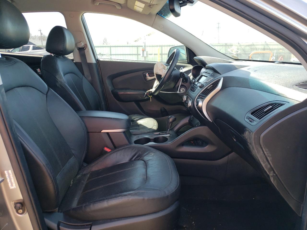Photo 5 from auction – 2012 HYUNDAI TUCSON GLS with VIN KM8JUCAC4CU370282