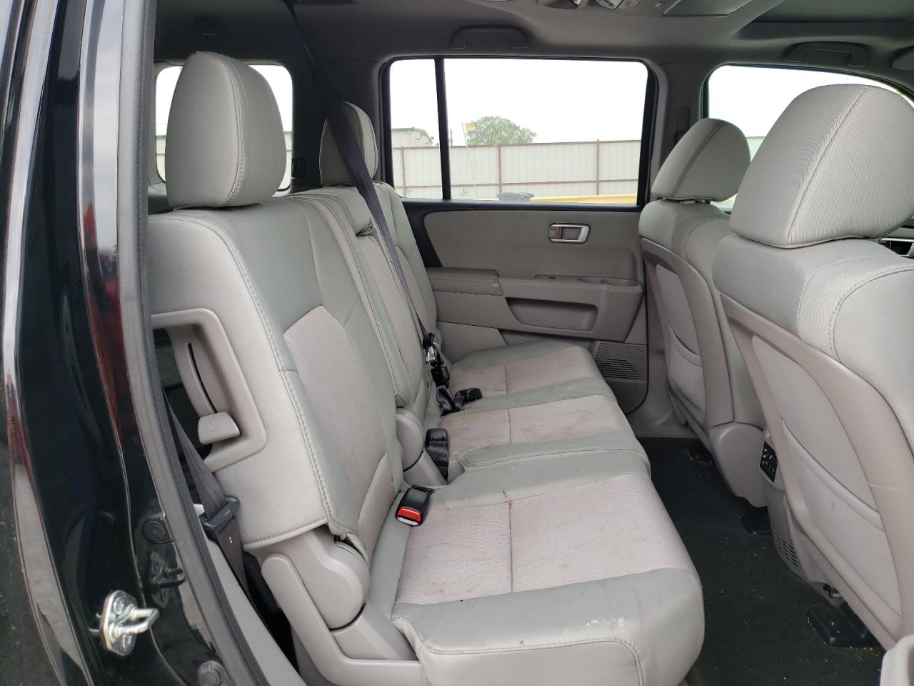 Photo 6 from auction – 2015 HONDA PILOT SE with VIN 5FNYF3H32FB034548