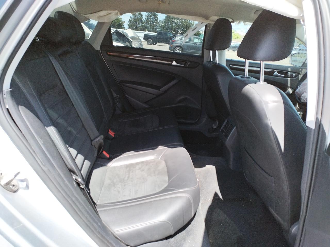 Photo 6 from auction – 2015 VOLKSWAGEN PASSAT SEL with VIN 1VWCV7A32FC083550