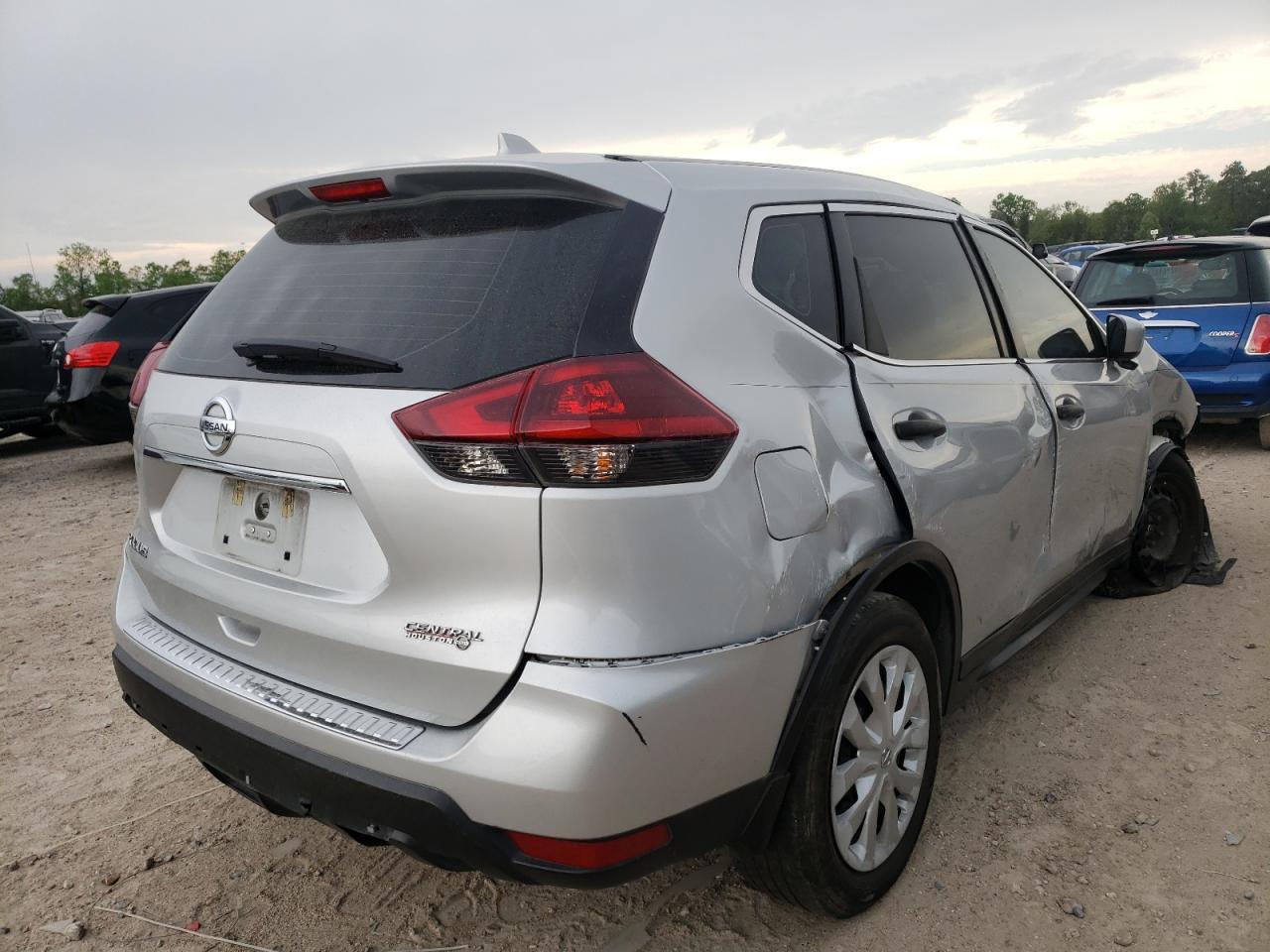 Photo 4 from auction – 2018 NISSAN ROGUE S with VIN 5N1AT2MT7JC757582