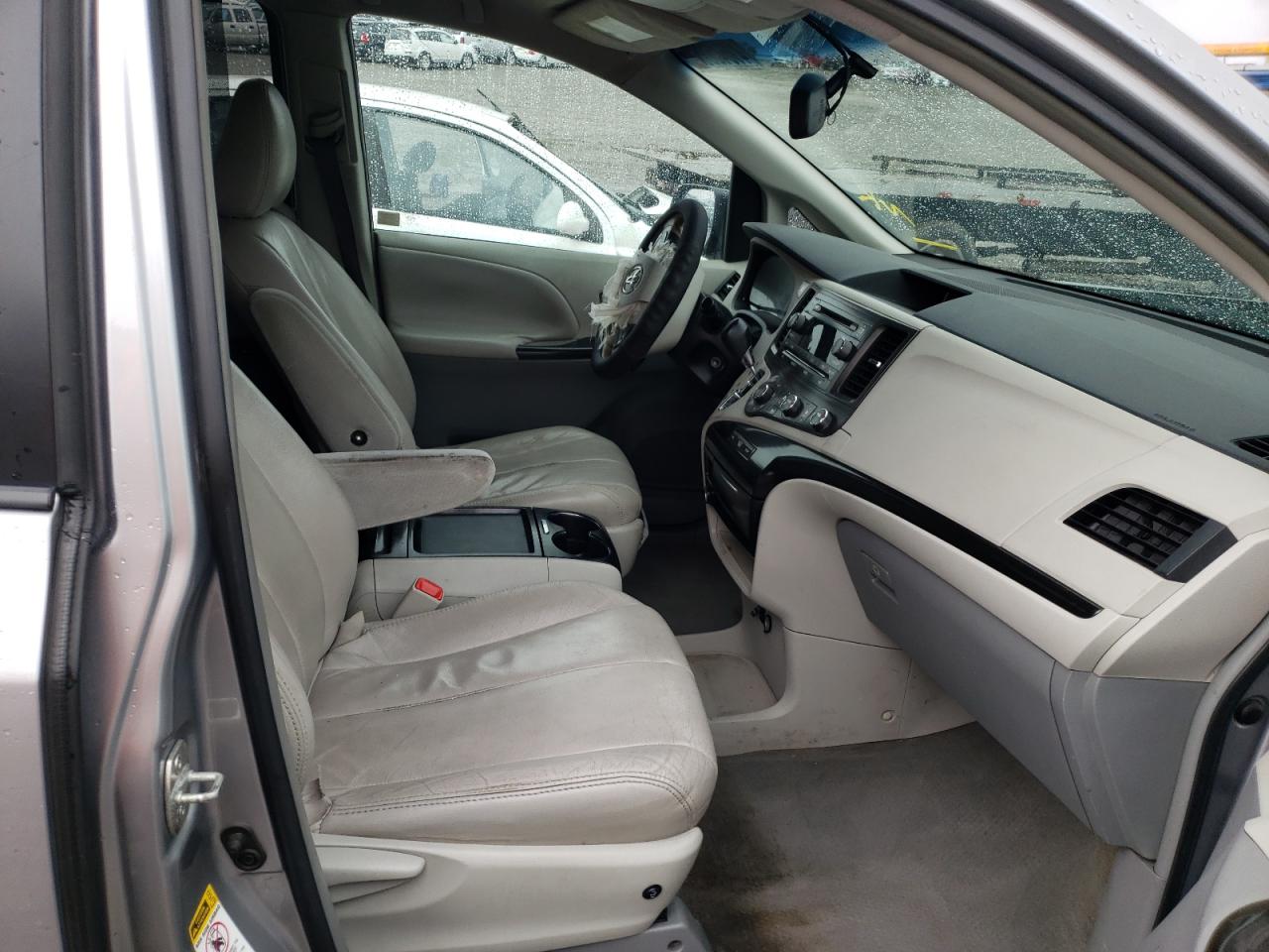 Photo 5 from auction – 2011 TOYOTA SIENNA LE with VIN 5TDKK3DC1BS002039