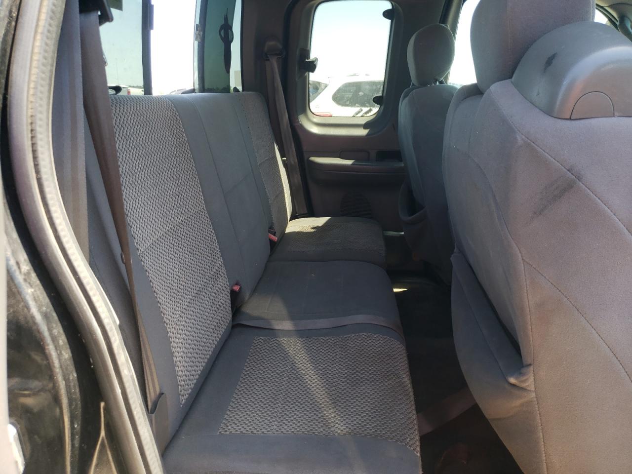 Photo 6 from auction – 2003 FORD F150 with VIN 1FTRX17W33NB61114