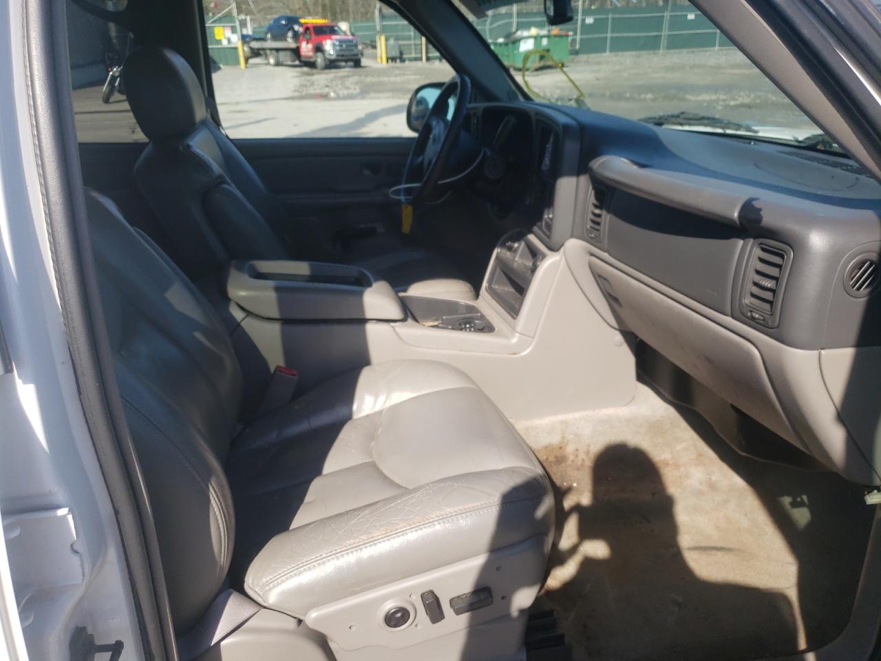 Photo 5 from auction – 2004 GMC YUKON with VIN 1GKEK13Z74R105690