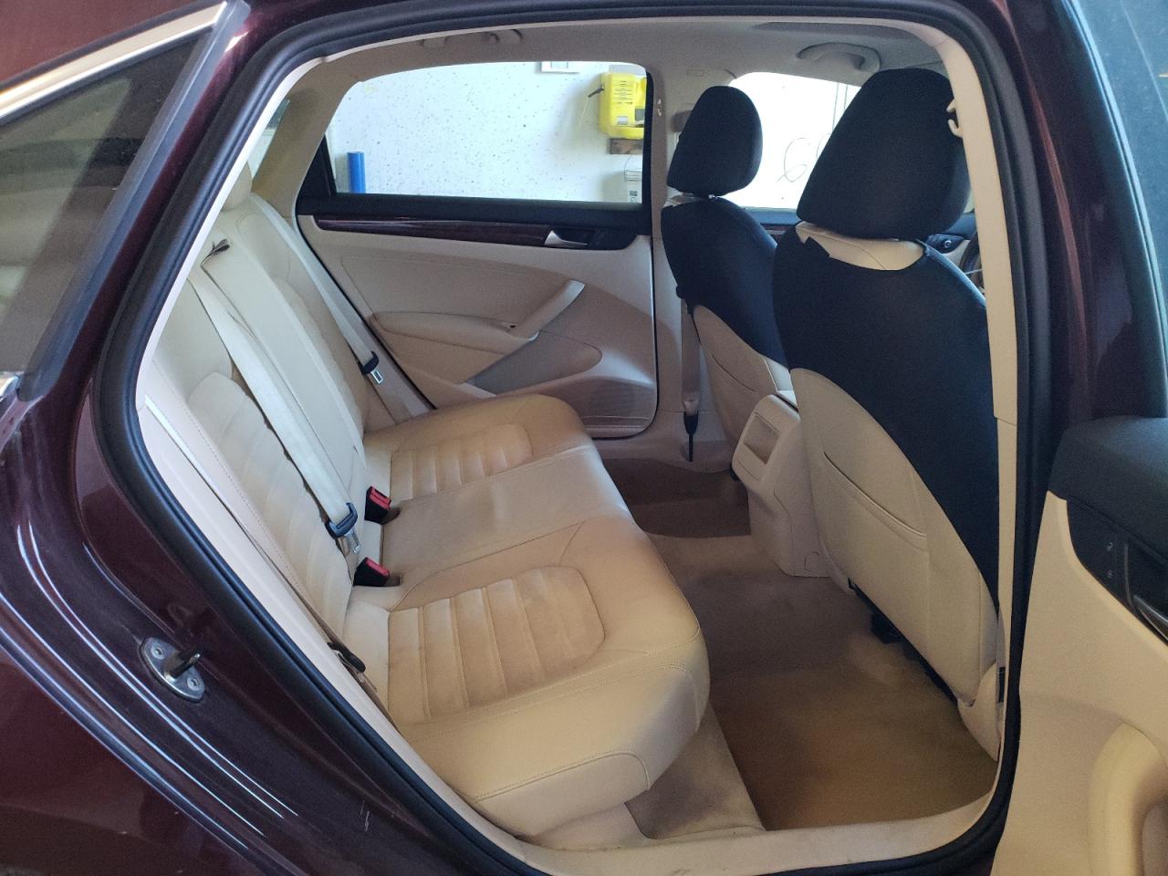 Photo 6 from auction – 2012 VOLKSWAGEN PASSAT SEL with VIN 1VWCN7A34CC049525