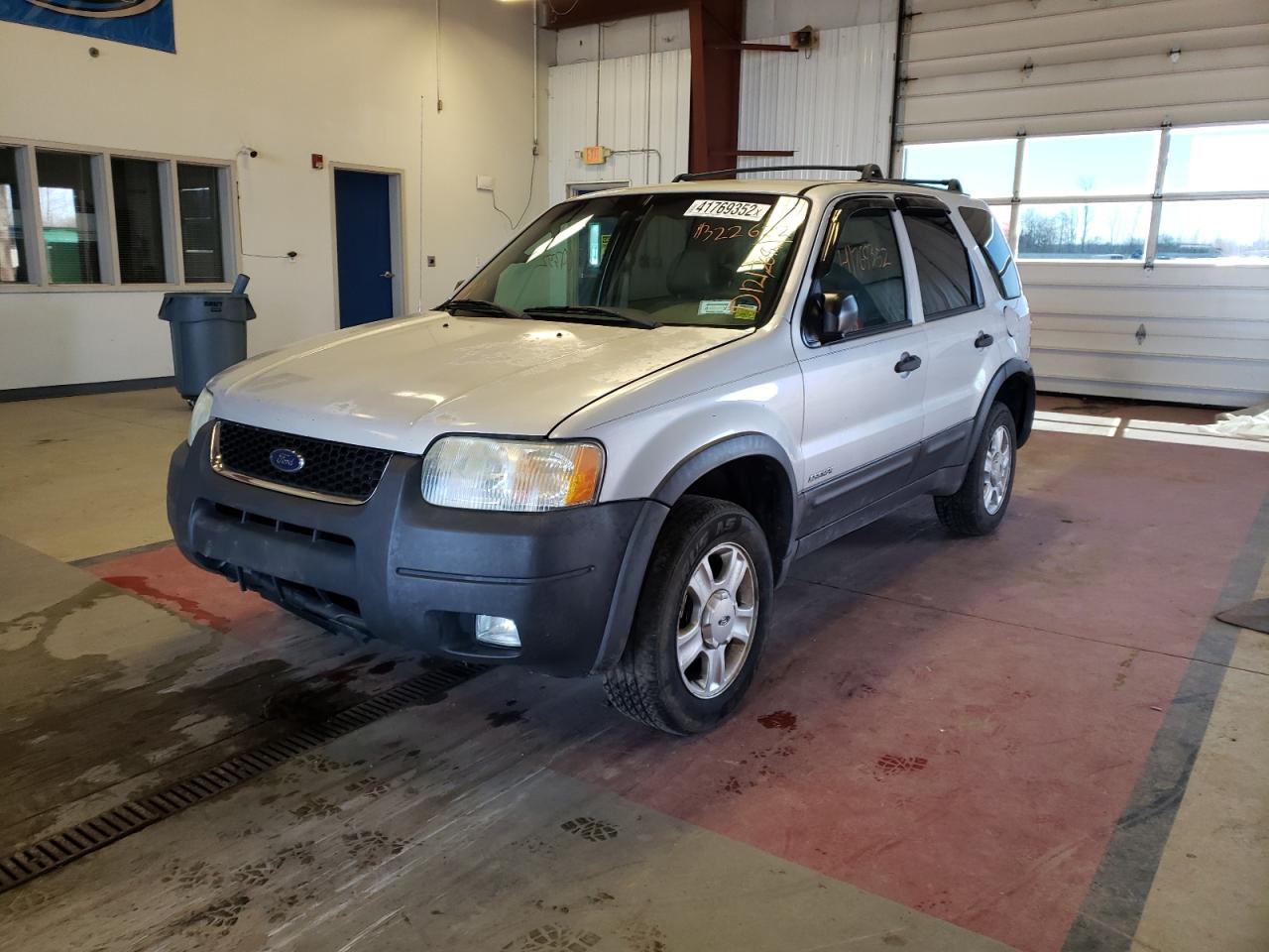 Photo 2 from auction – 2002 FORD ESCAPE XLT with VIN 1FMYU041X2KB22622