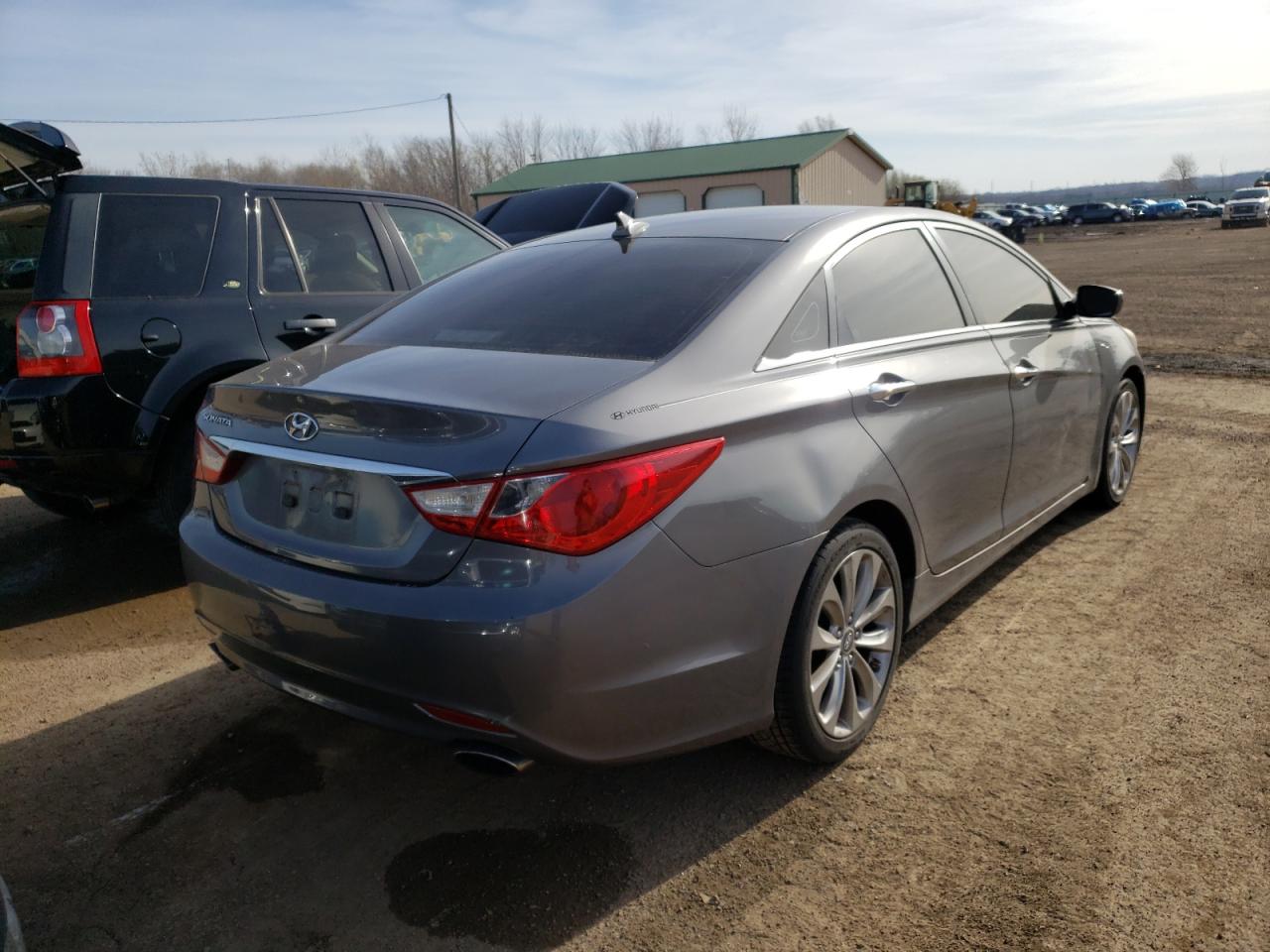 Photo 4 from auction – 2011 HYUNDAI SONATA SE with VIN 5NPEC4AC6BH037606