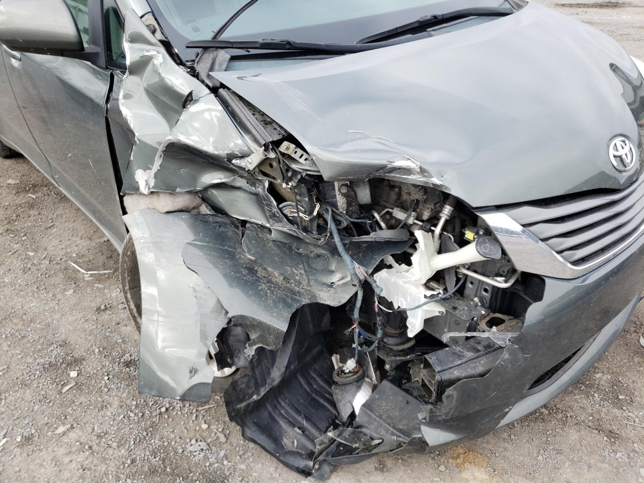 Photo 9 from auction – 2013 TOYOTA SIENNA XLE with VIN 5TDYK3DC8DS361577