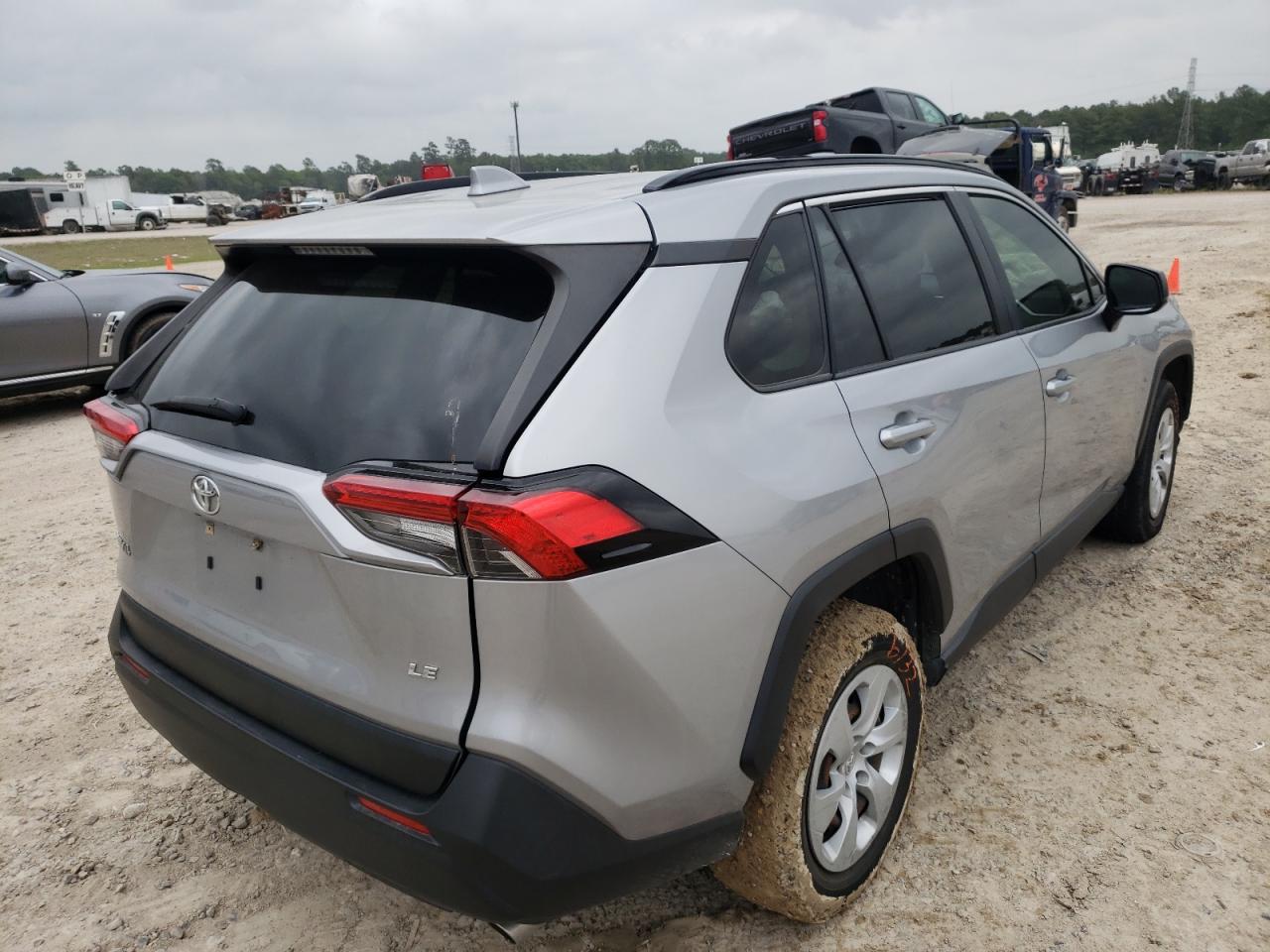 Photo 4 from auction – 2019 TOYOTA RAV4 LE with VIN JTMH1RFV7KD010883