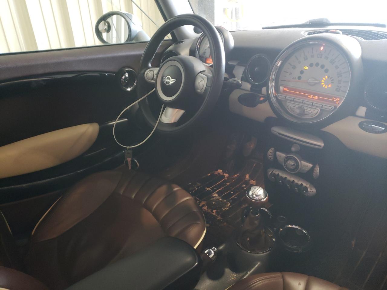 Photo 9 from auction – 2008 MINI COOPER CLU with VIN WMWML33508TJ46536