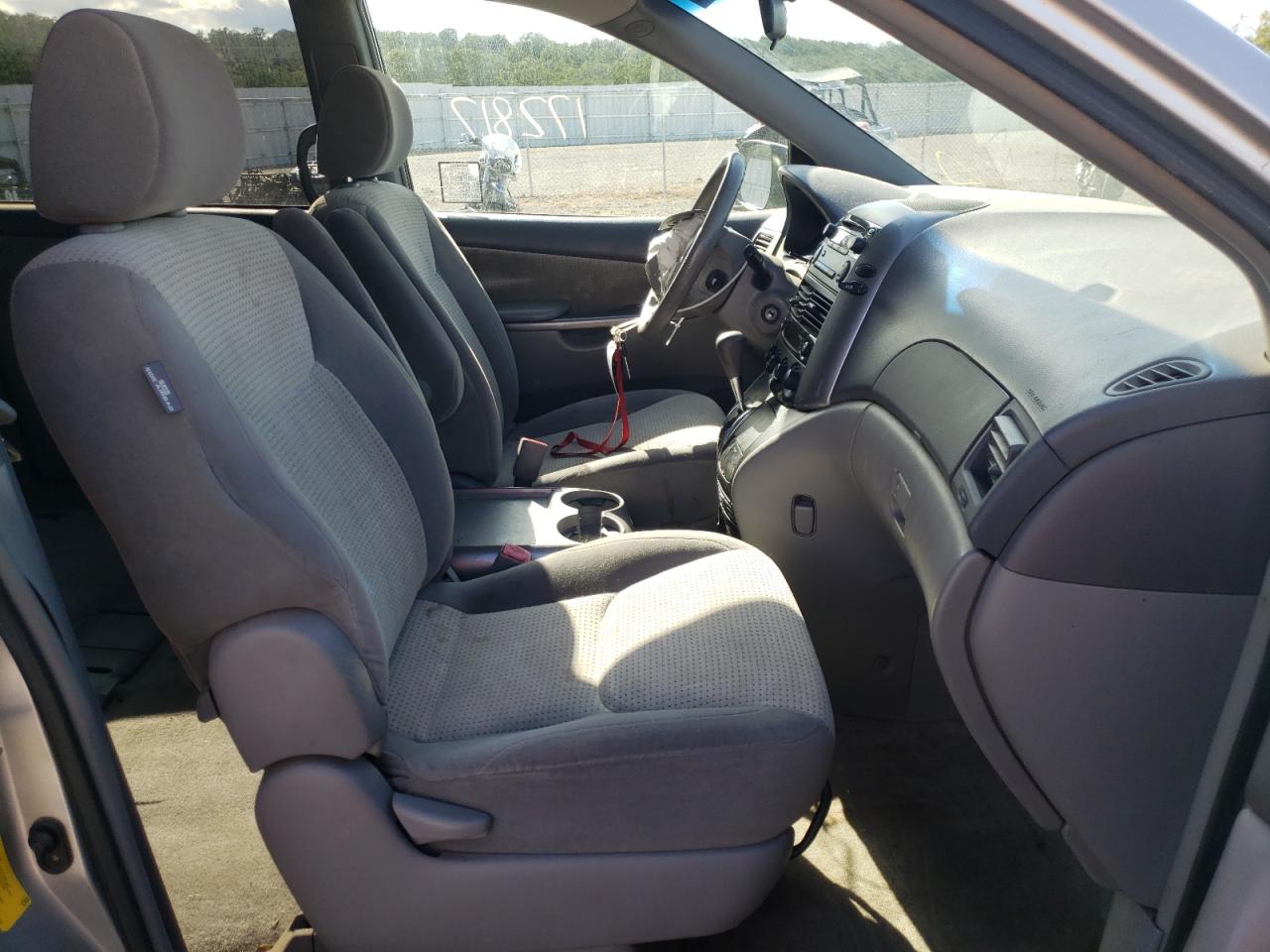 Photo 5 from auction – 2006 TOYOTA SIENNA CE with VIN 5TDZA23C26S550019