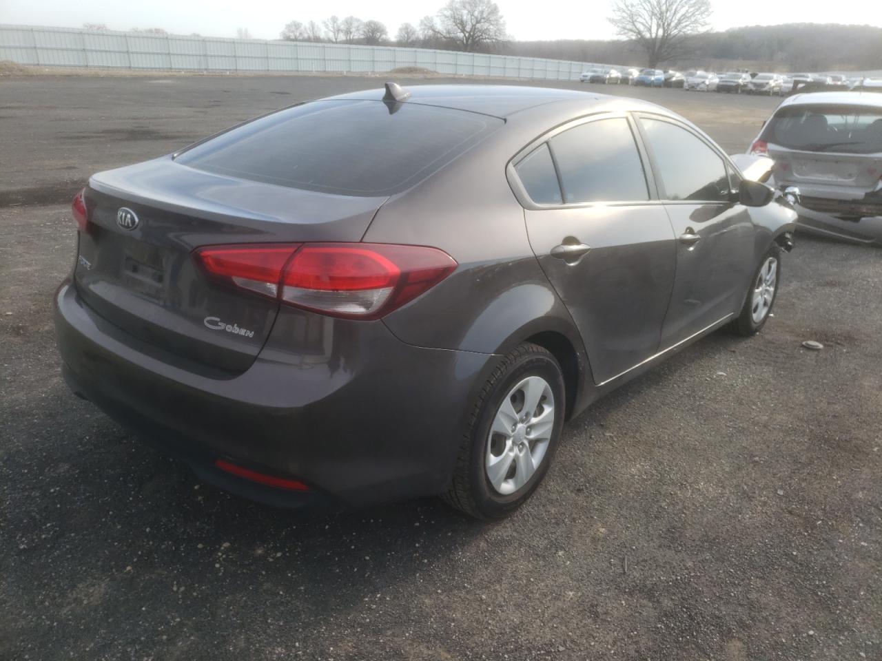 Photo 4 from auction – 2017 KIA FORTE LX with VIN 3KPFK4A74HE153877