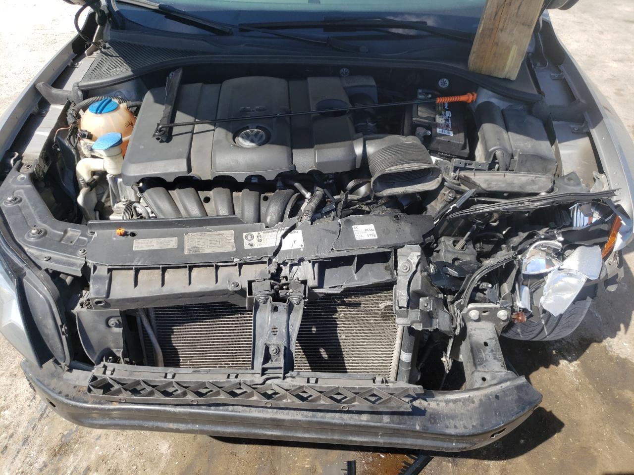 Photo 12 from auction – 2012 VOLKSWAGEN PASSAT SE with VIN 1VWBP7A32CC105502