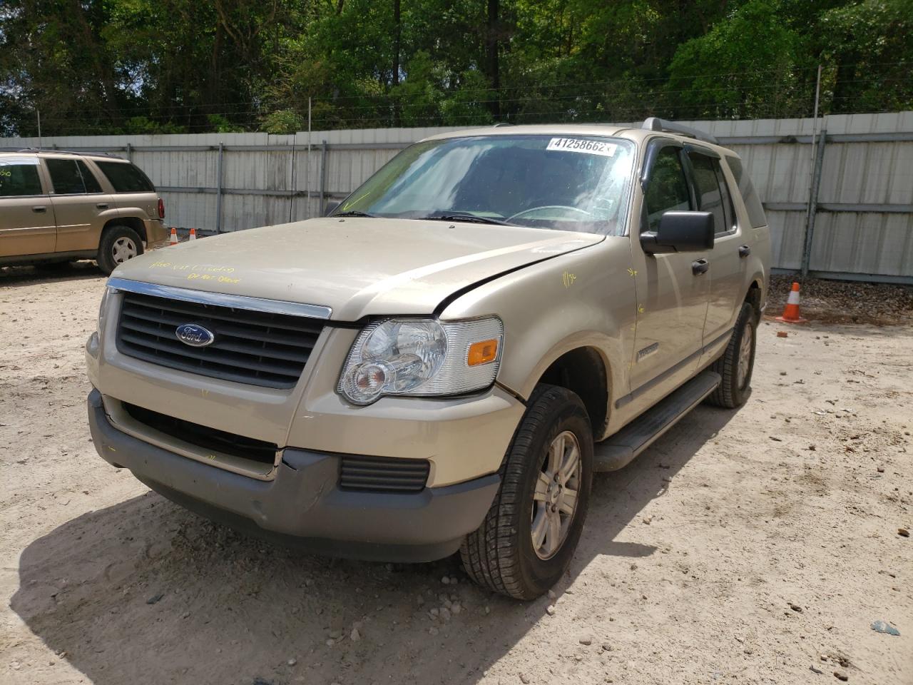 Foto 2 de la subasta – 2006 FORD EXPLORER X con VIN 1FMEU62E06UA33938