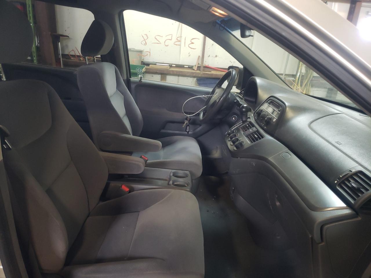 Photo 5 from auction – 2005 HONDA ODYSSEY LX with VIN 5FNRL38215B507813