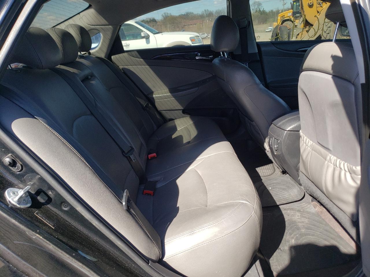 Photo 6 from auction – 2013 HYUNDAI SONATA SE with VIN 5NPEC4AC3DH637972