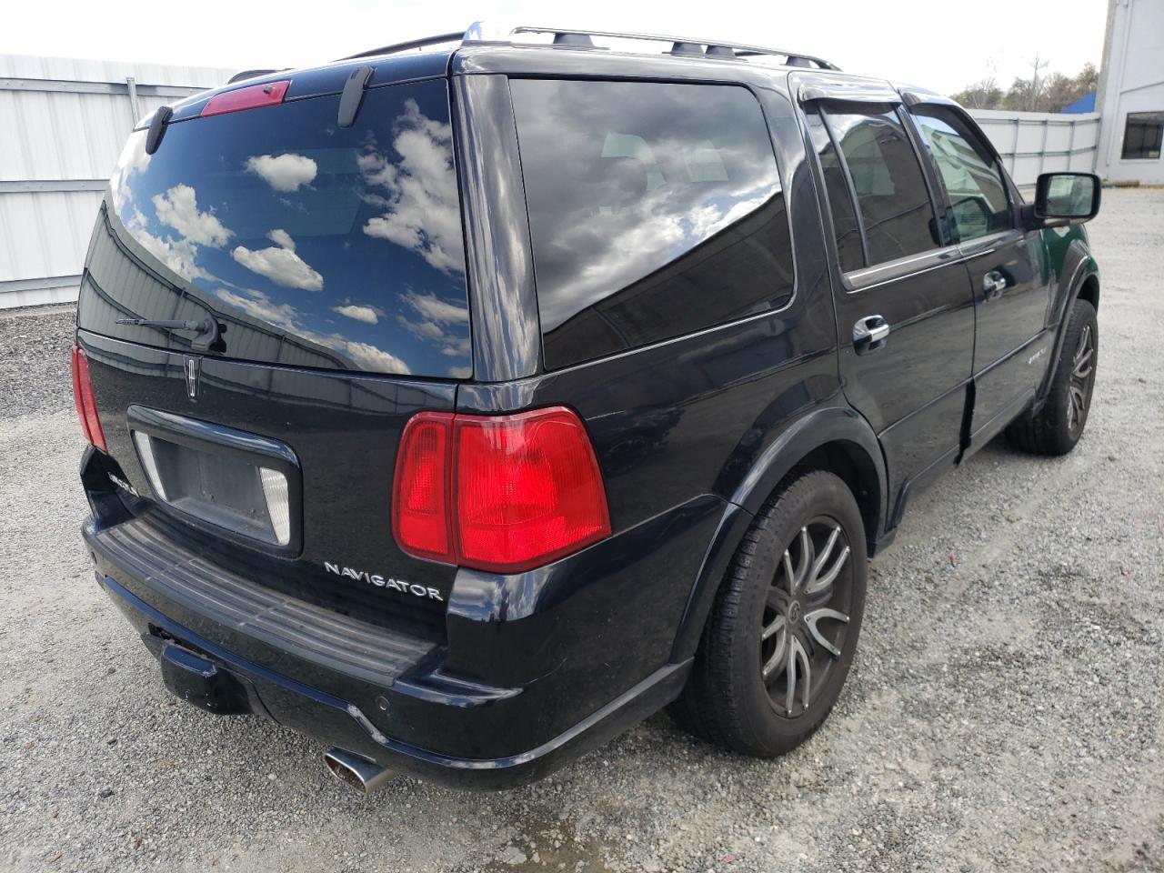 Photo 4 from auction – 2004 LINCOLN NAVIGATOR with VIN 5LMFU28R64LJ31850