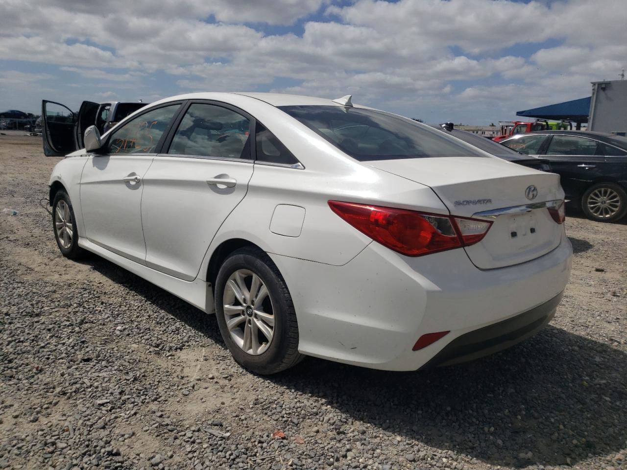 Photo 3 from auction – 2014 HYUNDAI SONATA GLS with VIN 5NPEB4AC8EH942274