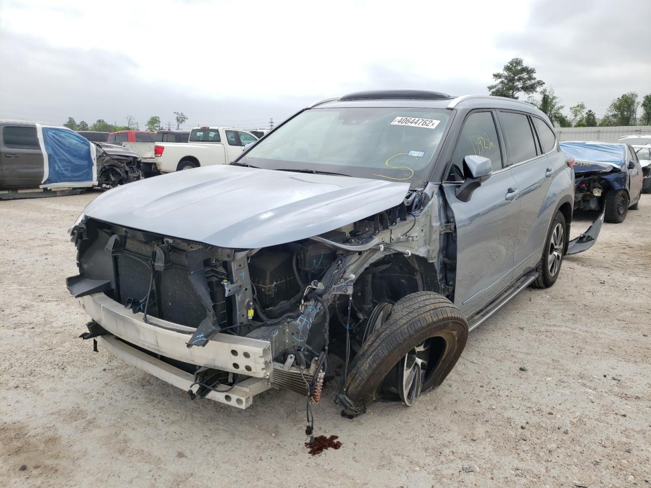 Photo 2 from auction – 2021 TOYOTA HIGHLANDER with VIN 5TDGZRBH7MS100000