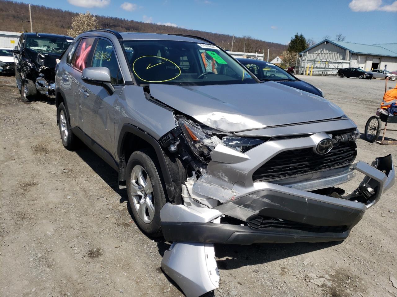 TOYOTA RAV4 XLE 2019 with VIN 2T3P1RFV2KC022357 - Photo from auction