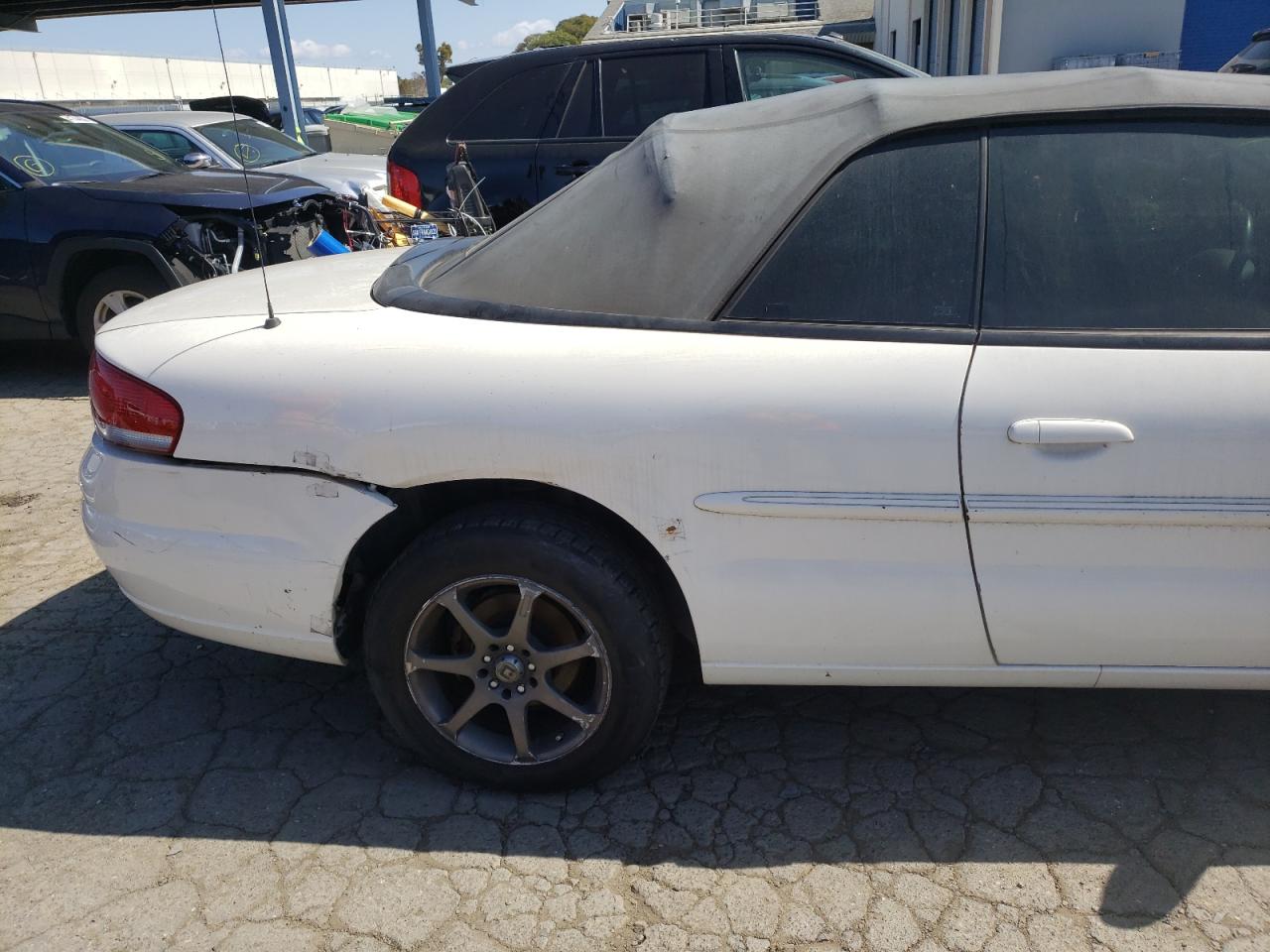 Photo 9 from auction – 2004 CHRYSLER SEBRING LX with VIN 1C3EL55R04N179977
