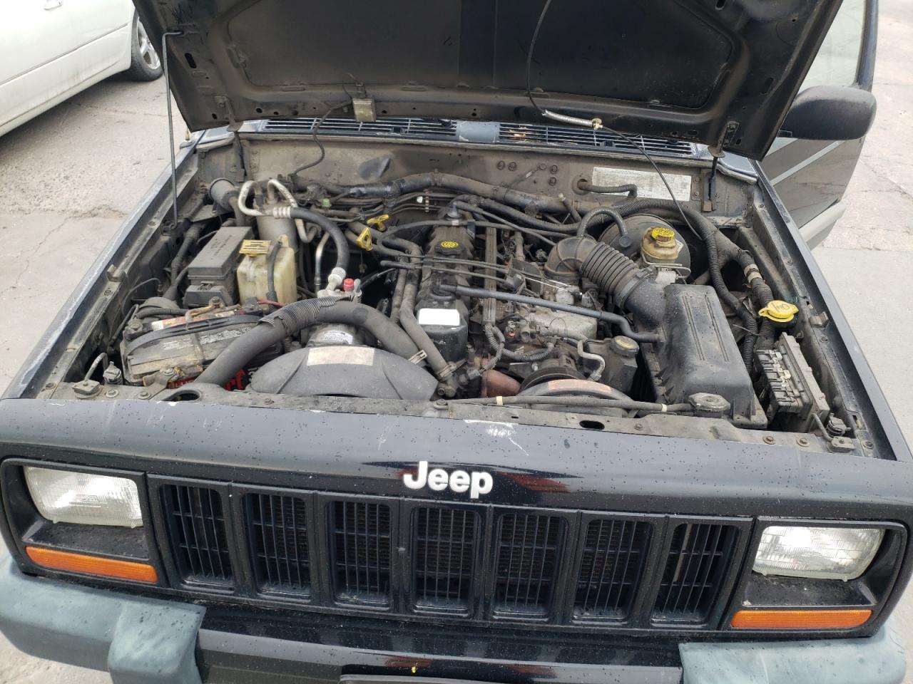 Photo 7 from auction – 2001 JEEP CHEROKEE with VIN 1J4FF48S41L532724