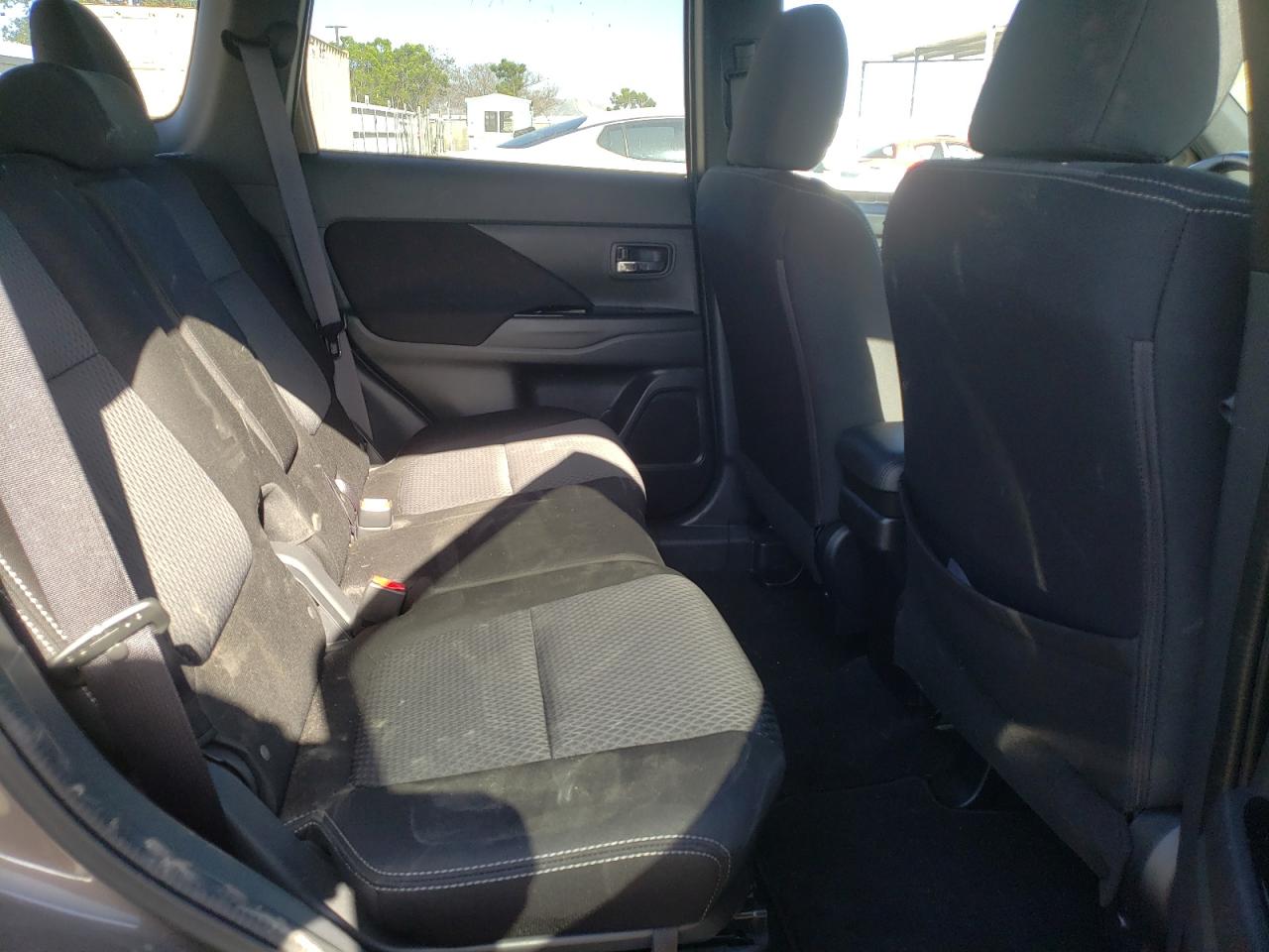 Photo 6 from auction – 2018 MITSUBISHI OUTLANDER with VIN JA4AD3A32JZ046102
