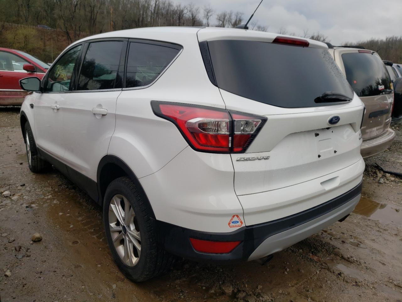 Photo 3 from auction – 2017 FORD ESCAPE SE with VIN 1FMCU9GD7HUB13572