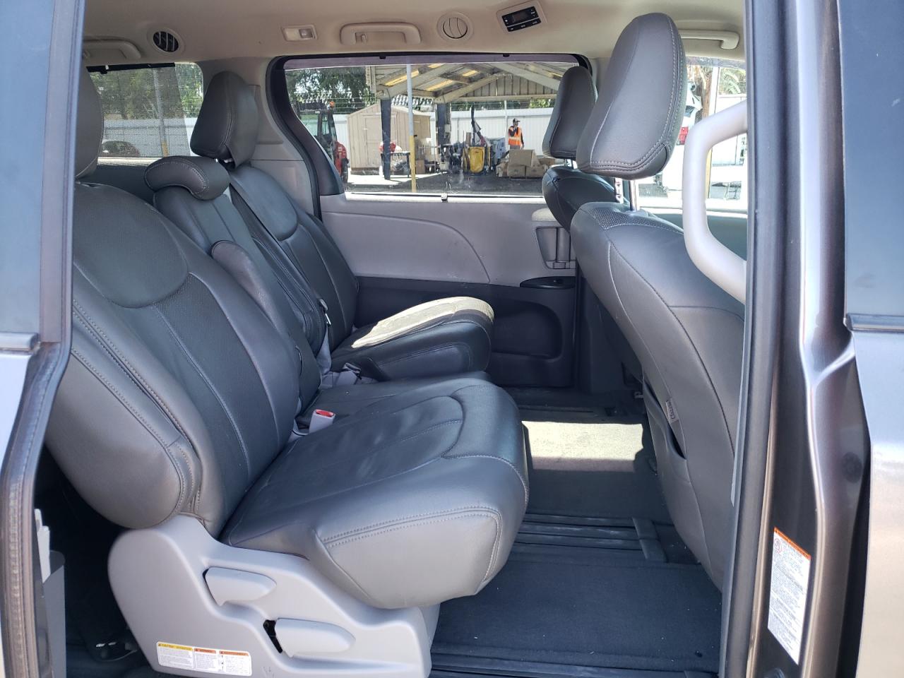 Photo 6 from auction – 2015 TOYOTA SIENNA LE with VIN 5TDKK3DC8FS600201