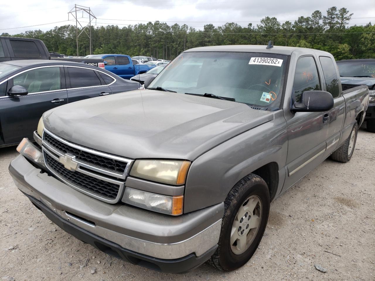 Photo 2 from auction – 2006 CHEVROLET SILVERADO with VIN 1GCEC19V36Z150576
