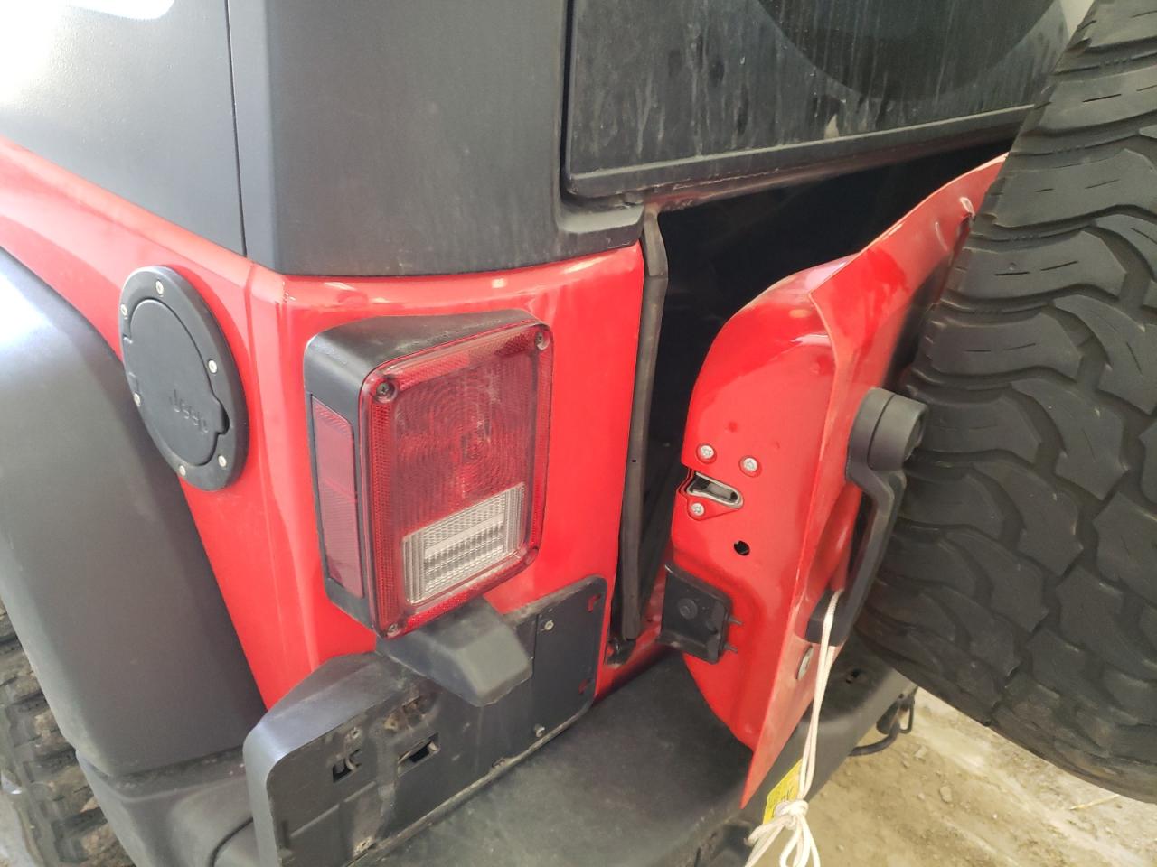 Photo 9 from auction – 2017 JEEP WRANGLER U with VIN 1C4BJWFG2HL527271