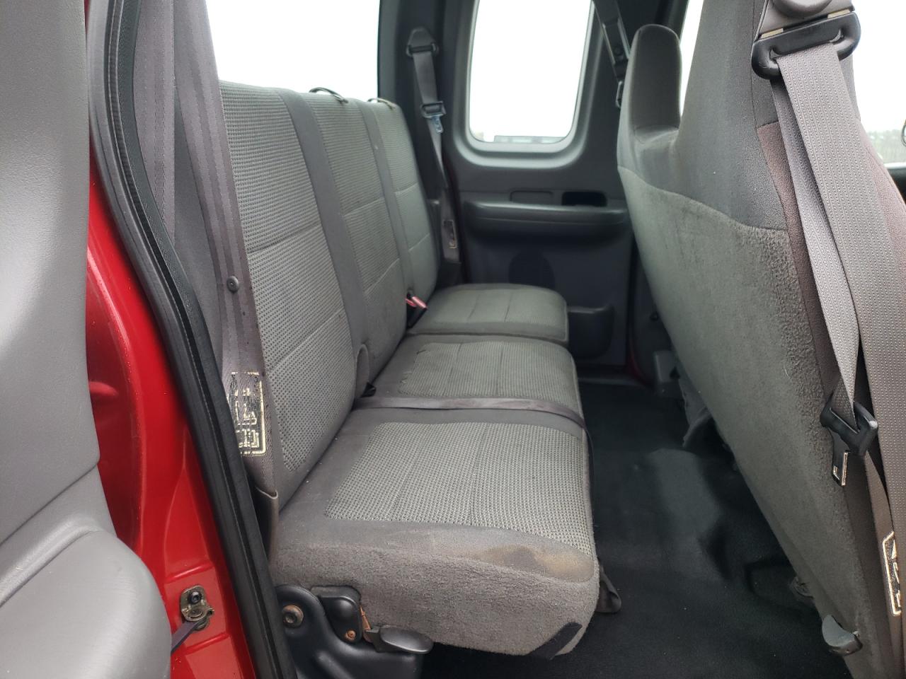 Photo 6 from auction – 2001 FORD F150 with VIN 1FTRX18W01NA72435