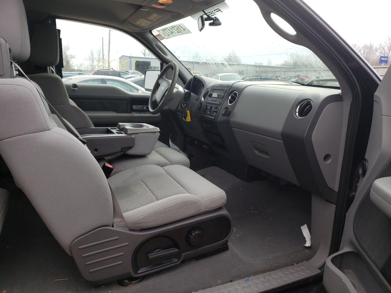Photo 5 from auction – 2004 FORD F150 with VIN 1FTPX14534NC73528