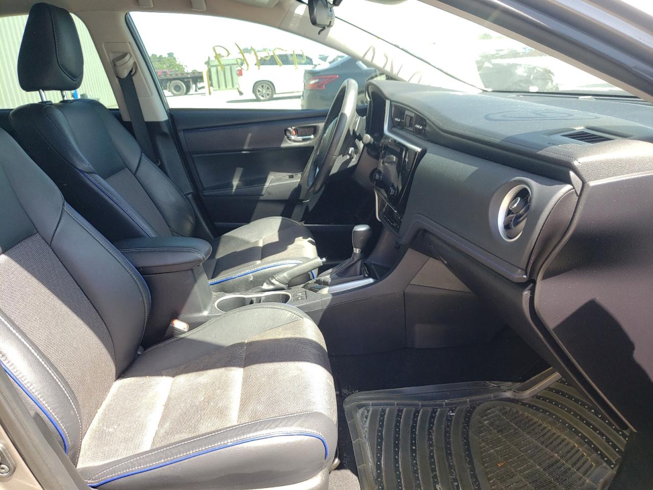 Photo 5 from auction – 2017 TOYOTA COROLLA L with VIN 2T1BURHE1HC831767