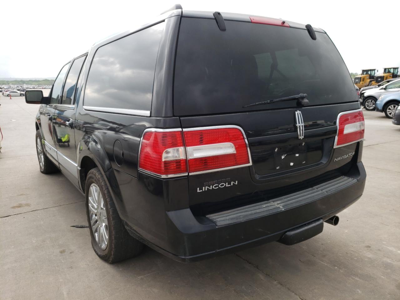Photo 3 from auction – 2010 LINCOLN NAVIGATOR with VIN 5LMJJ3H55AEJ01082