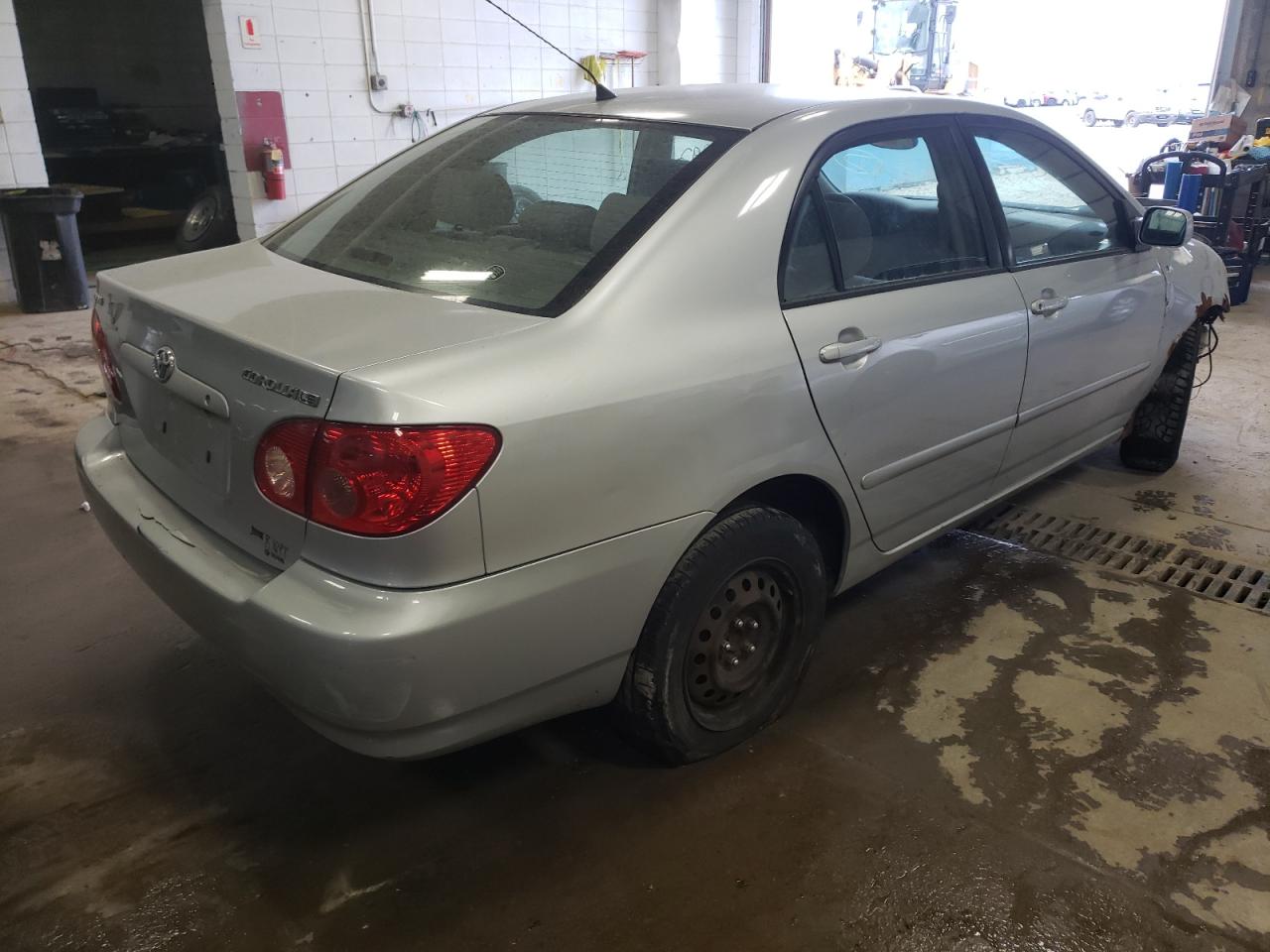 Photo 4 from auction – 2005 TOYOTA COROLLA CE with VIN JTDBR32E152055254