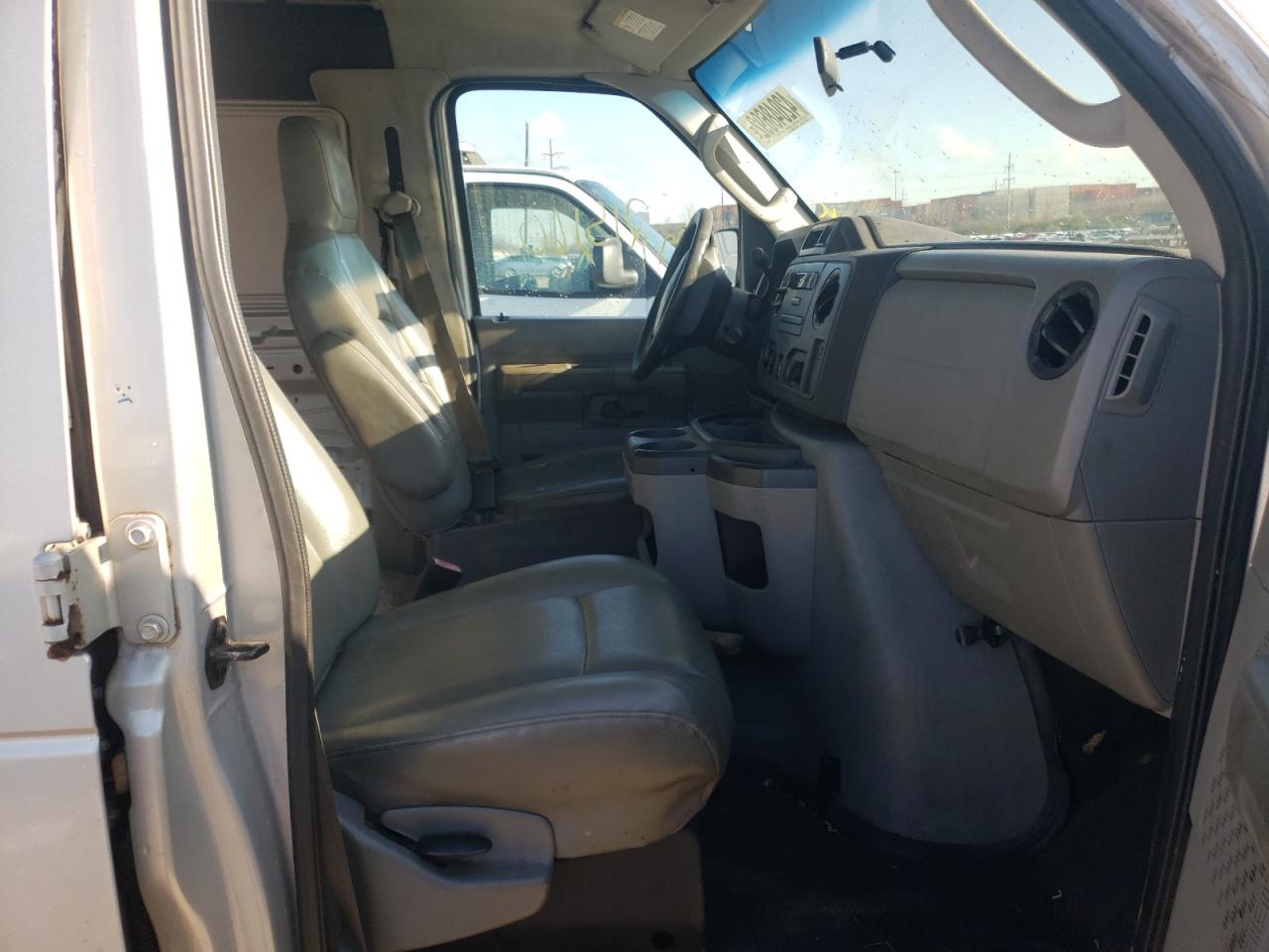 Photo 5 from auction – 2009 FORD ECONOLINE with VIN 1FTNE14W69DA41704