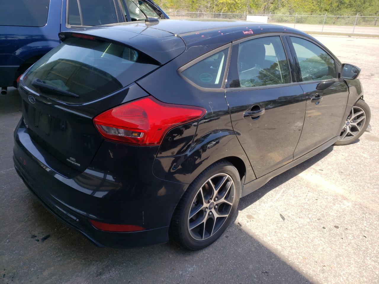 Photo 4 from auction – 2016 FORD FOCUS SE with VIN 1FADP3K25GL266013