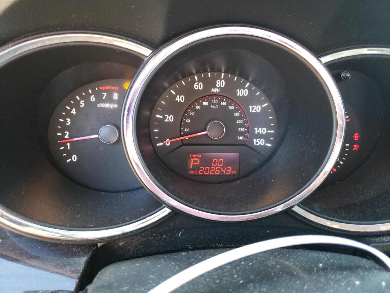Photo 8 from auction – 2011 KIA SORENTO with VIN 5XYKTDA20BG076368