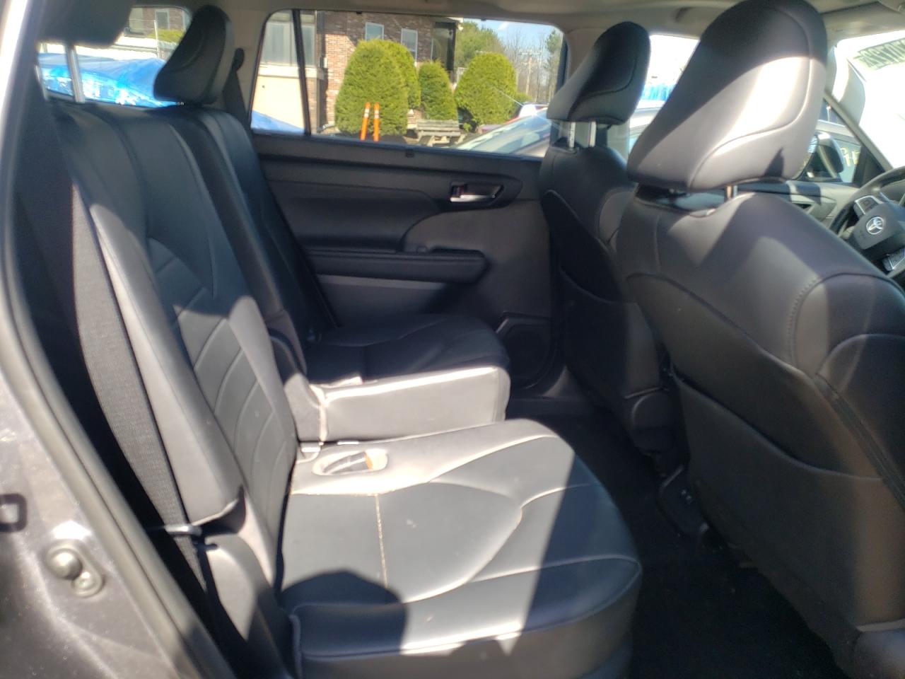 Photo 6 from auction – 2020 TOYOTA HIGHLANDER with VIN 5TDGZRAH6LS010370