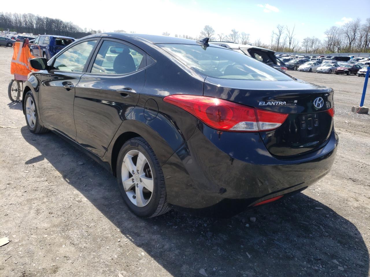 Photo 3 from auction – 2013 HYUNDAI ELANTRA GL with VIN KMHDH4AEXDU577415