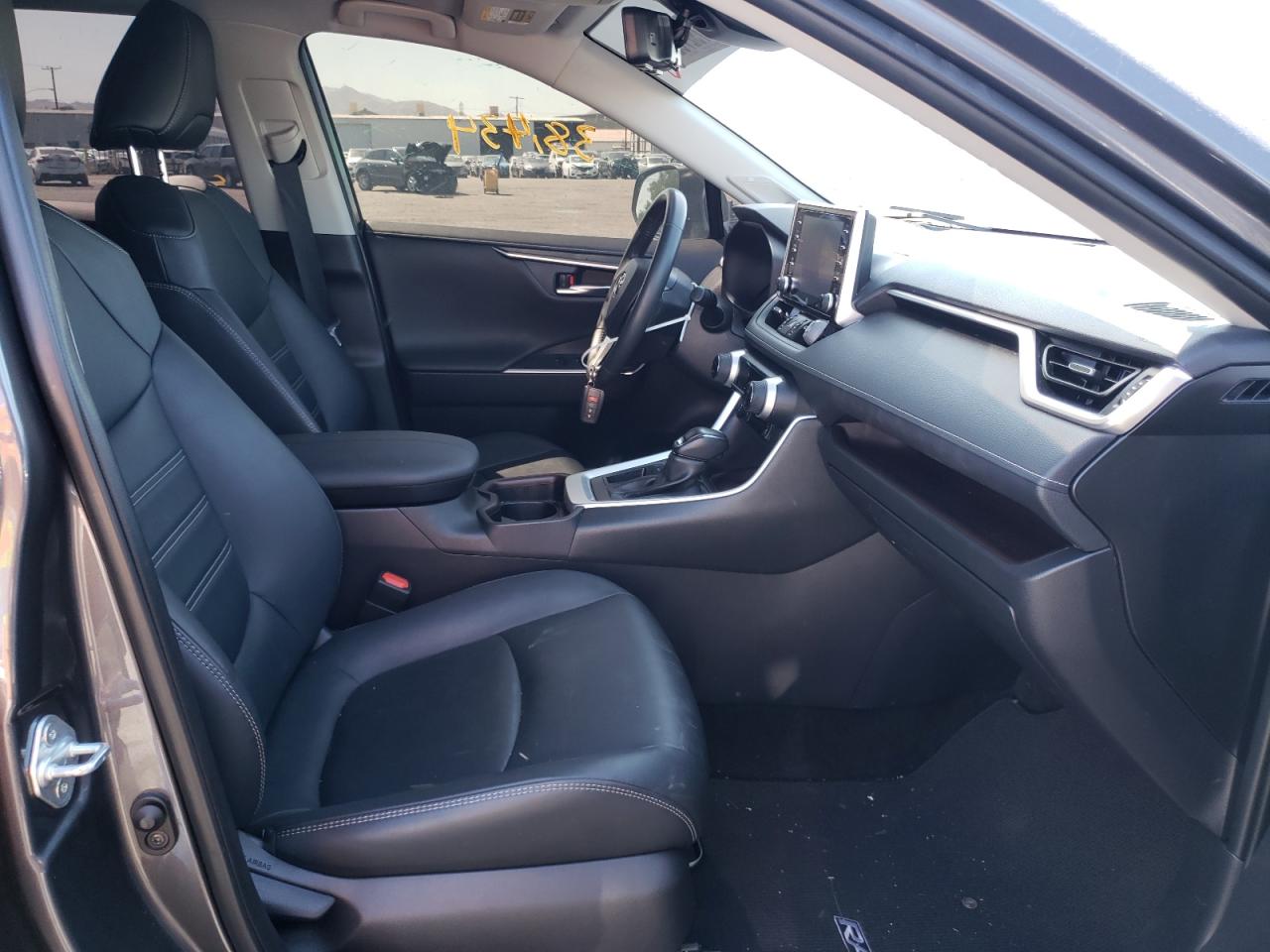 Photo 5 from auction – 2019 TOYOTA RAV4 LIMIT with VIN JTMY1RFV2KD035738