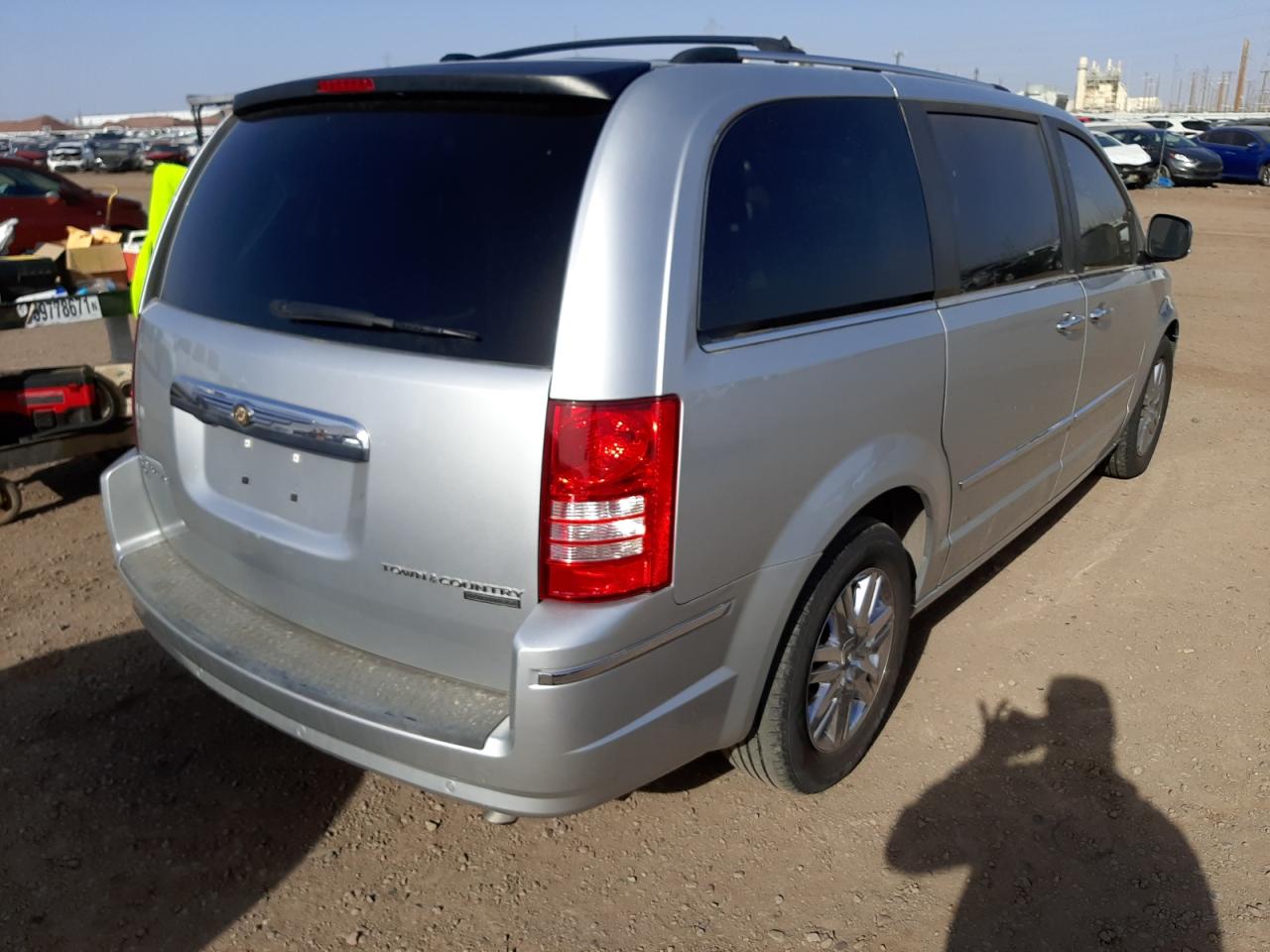 Photo 4 from auction – 2010 CHRYSLER TOWN & COU with VIN 2A4RR6DX8AR133470